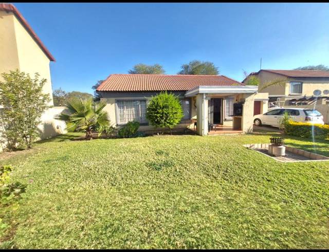 2 BEDROOM TOWNHOUSE FOR SALE IN ANNLIN